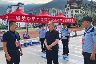 浓眉谈锦标赛淘汰赛：有点像橄榄球周日夜赛 所有人都在关注